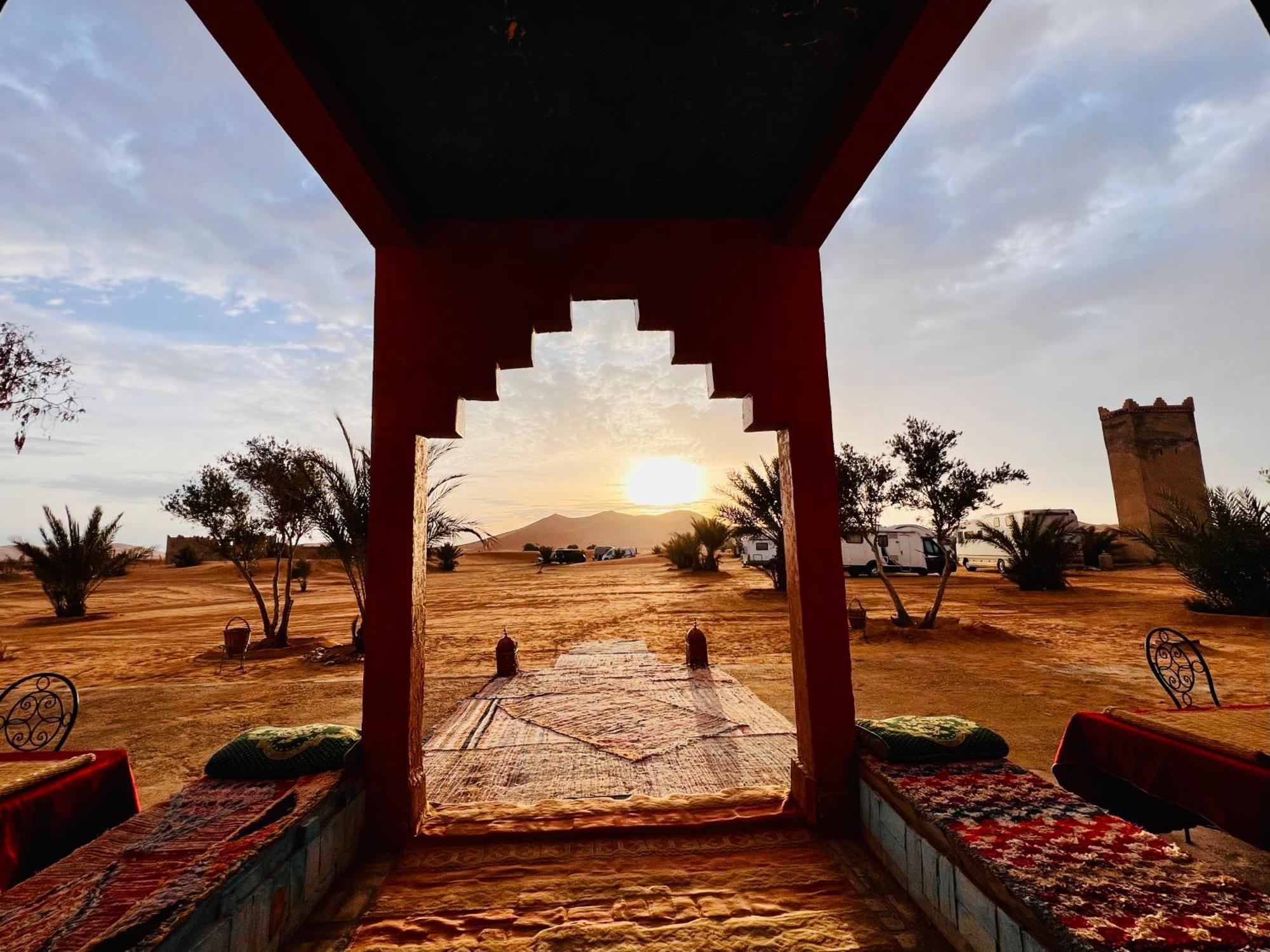 Hotel Camping Les Roses Des Dunes & Piscine Merzouga Exterior foto
