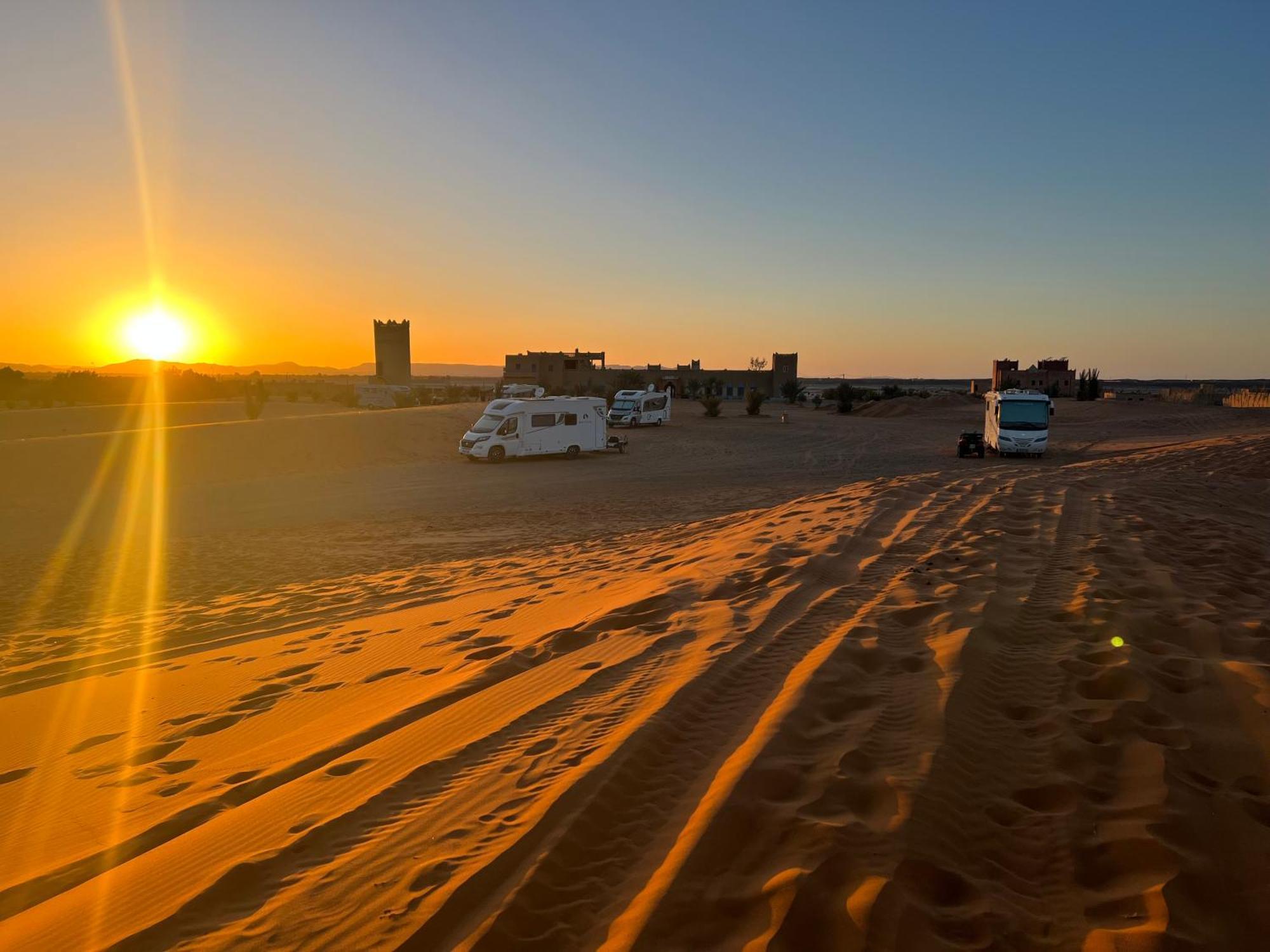 Hotel Camping Les Roses Des Dunes & Piscine Merzouga Exterior foto