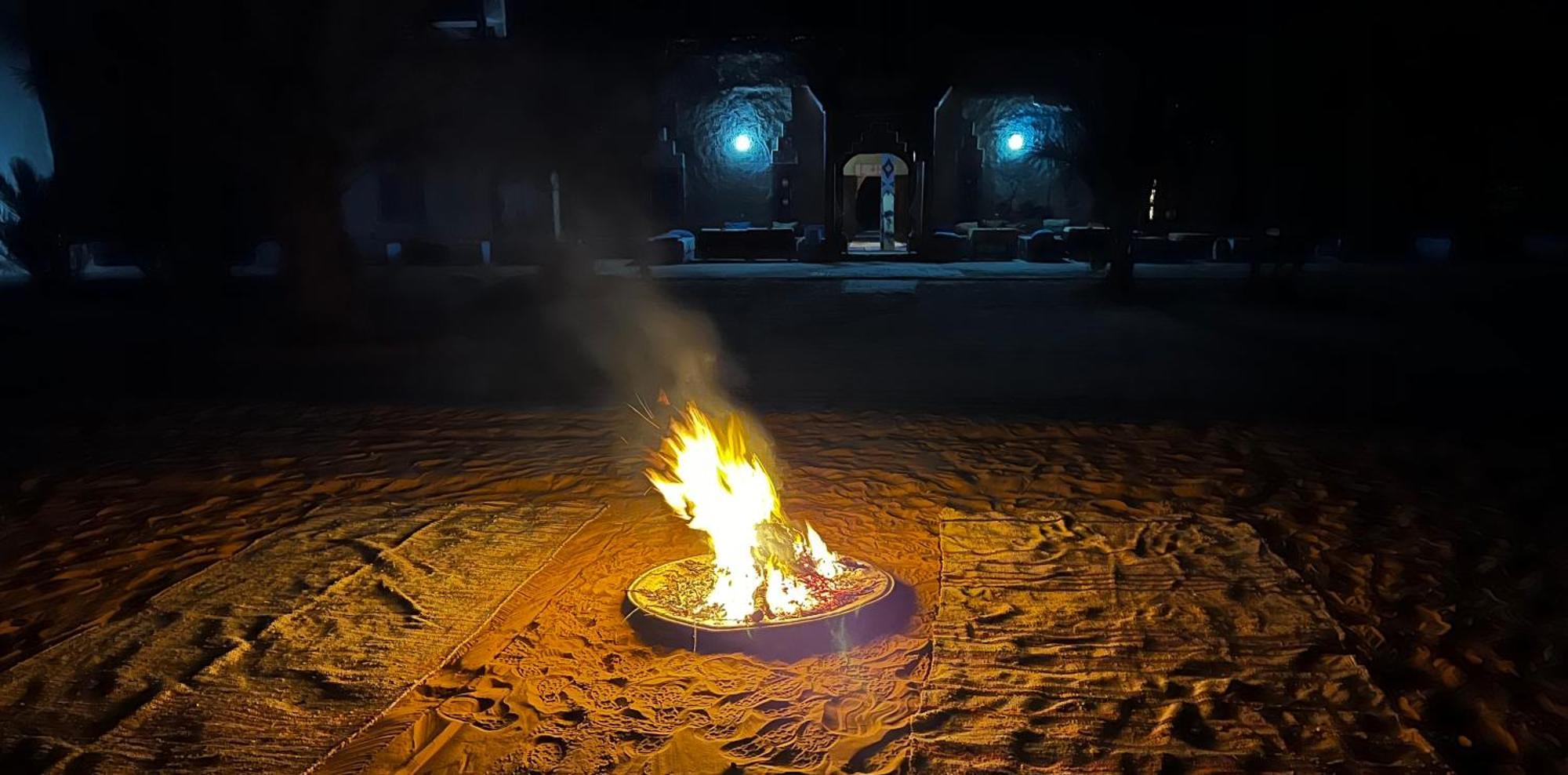 Hotel Camping Les Roses Des Dunes & Piscine Merzouga Exterior foto